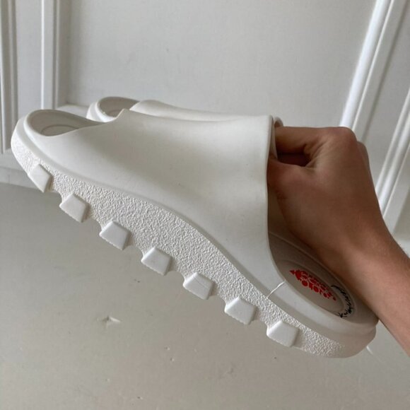 NWOT Free People Movement White Rubber Slides Sz L 39/40 - Picture 3 of 5